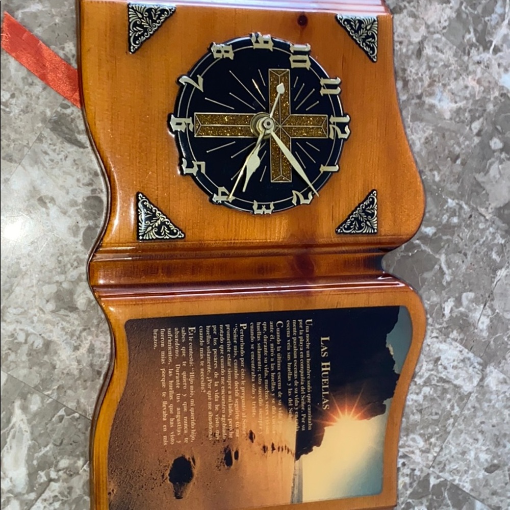 Foot prints clock